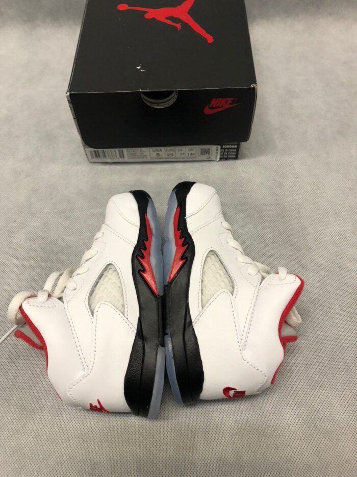 Air Jordan 5 Retro Fire Red 3.jpg