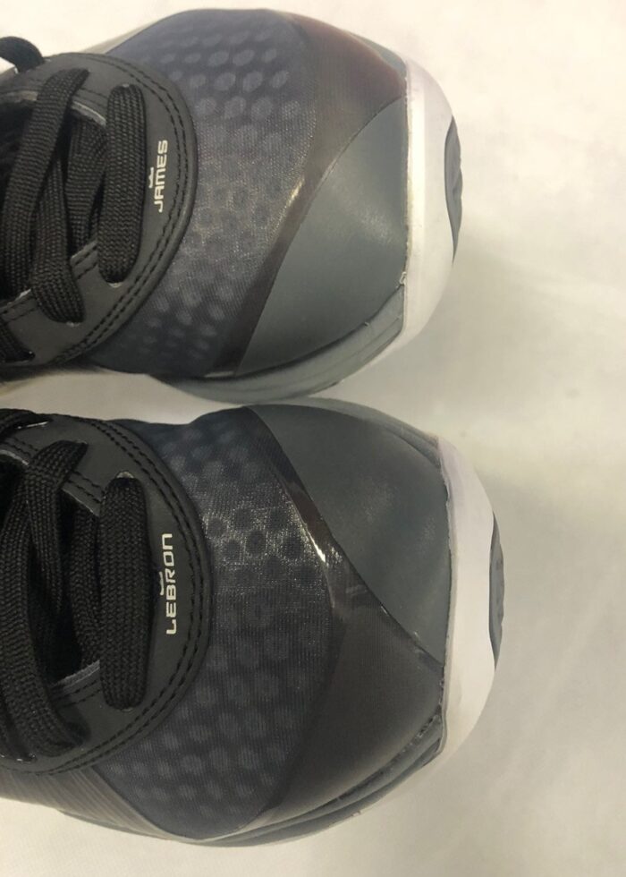 Nike LeBron VIII V2 (GS) Cool Grey4.jpg