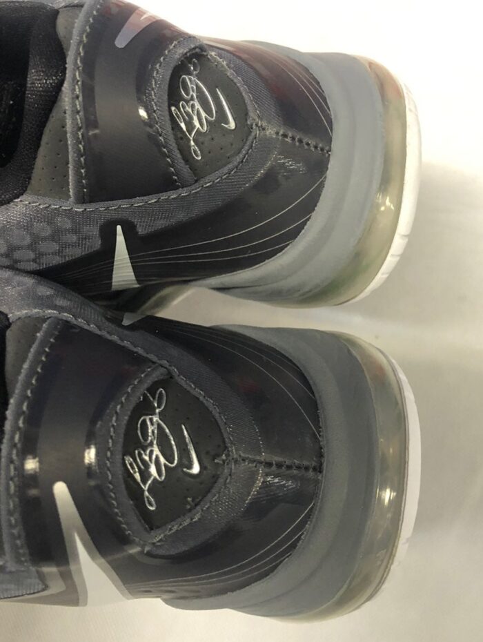 Nike LeBron VIII V2 (GS) Cool Grey5.jpg