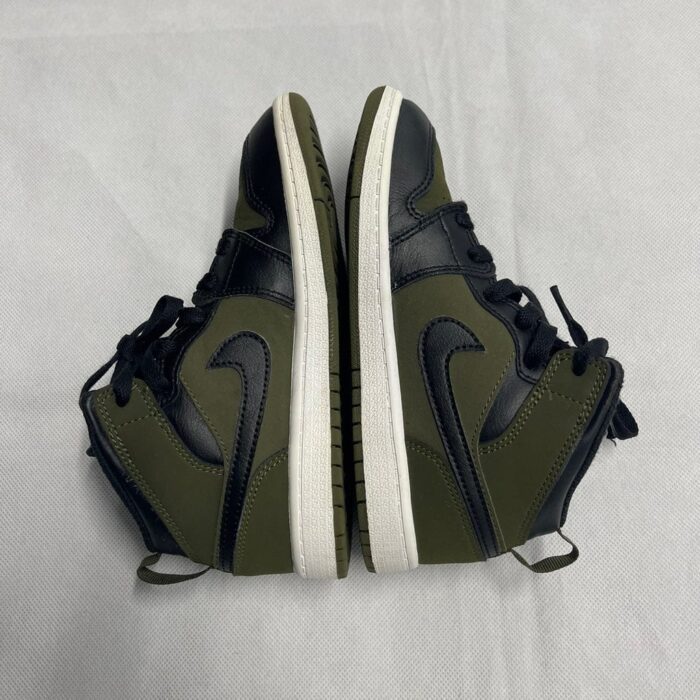 Nike Air Jordan 1 Retro 1.jpg