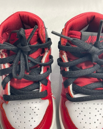 Nike Air Jordan 1 Retro.png