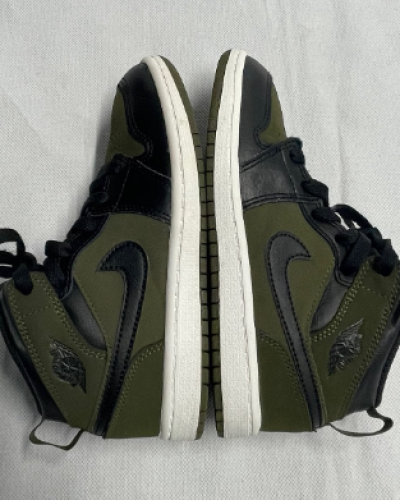 Nike Air Jordan 1 Retro 2.png
