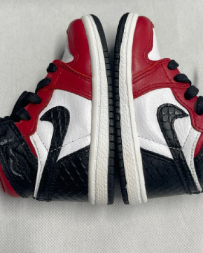 Nike Air Jordan 1 Retro 2.png